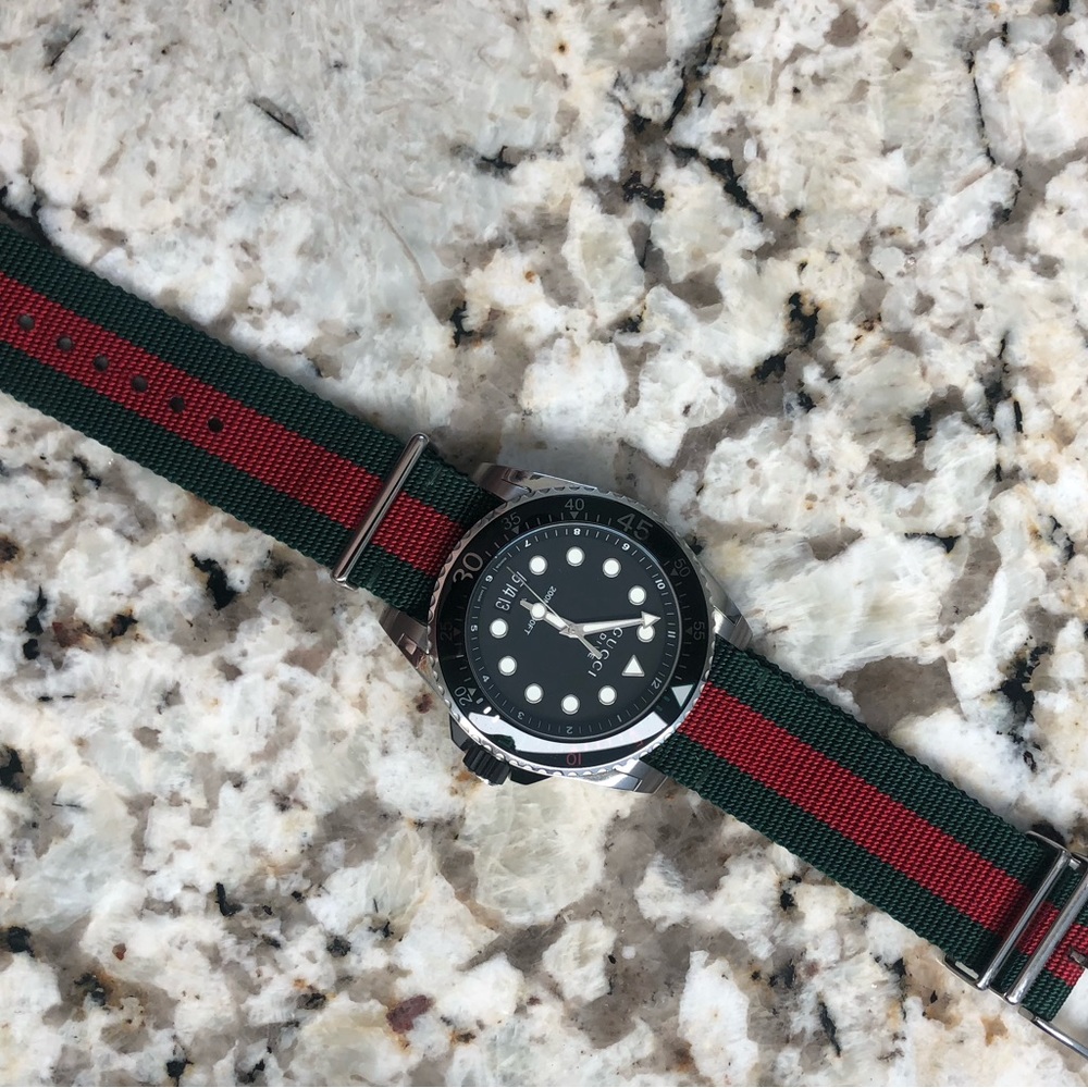 45mm Men’s Classic Gucci Dive Watch - Picture 2 of 7
